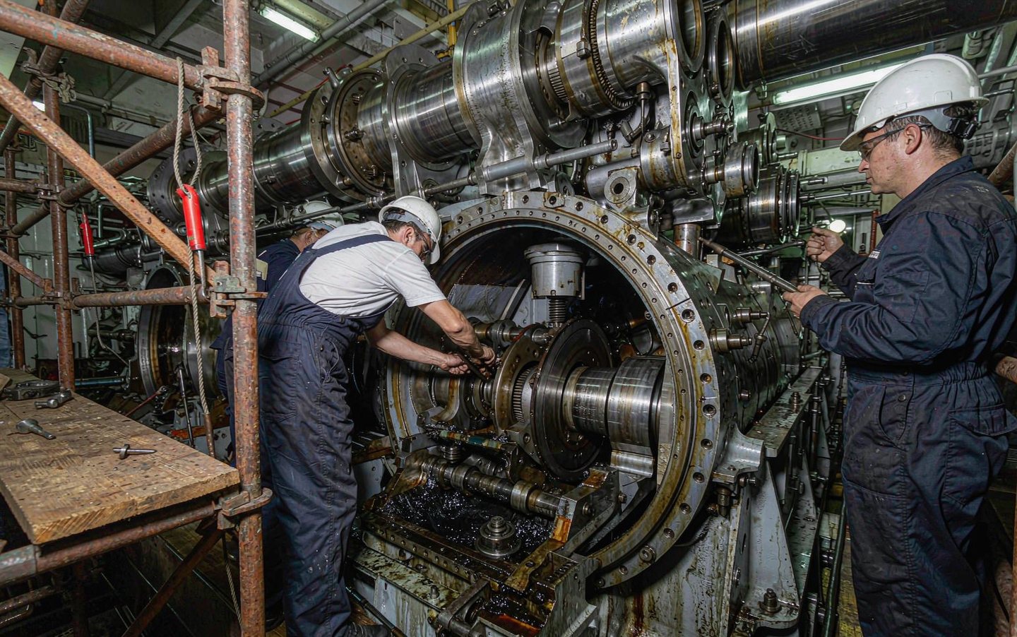 Marine engineers overhauling a two-stroke main diesel engine — M/E repair and maintenance at ports across China